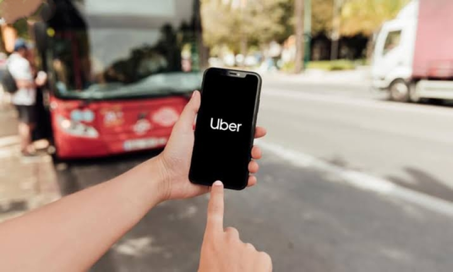 Uber ônibus começa a operar no Brasil; conheça o serviço 