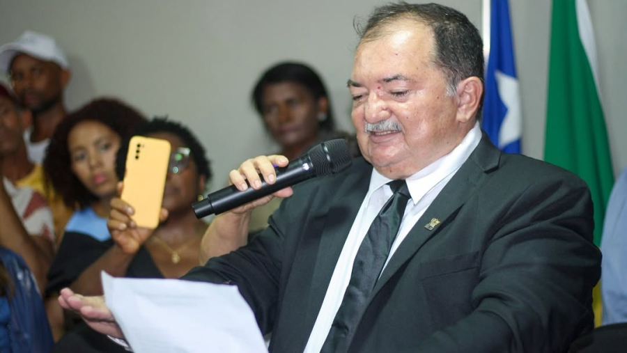 Prefeito Demazinho dá posse ao secretariado em Isaías Coelho, PI