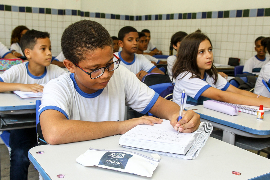 Reajuste concedido pelo MEC a professores da educação básica na rede pública é de 6,27% e eleva salário a R$ 4.867,77 | Foto: Reprodução/Agência CNM