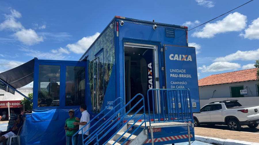 Agência móvel da Caixa Econômica Federal chega a Simplício Mendes. | Foto: Reprodução/R10
