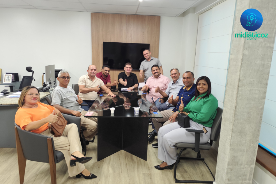 Vereadores e lideranças de Conceição do Canindé se reúnem com Júlio César Filho em Teresina. | © Portal Midiáticoz