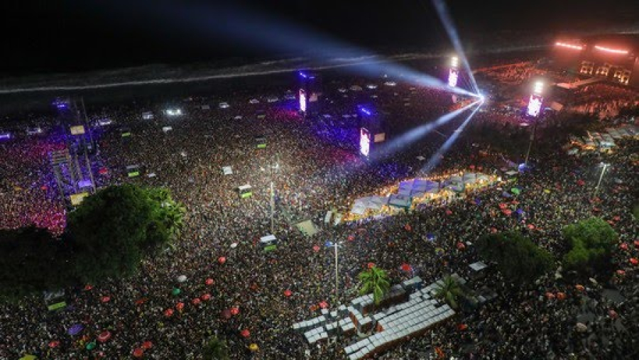 FOTOS: compare os públicos dos megashows de Lady Gaga e Madonna em Copacabana. | Fotos: Reprodução/G1