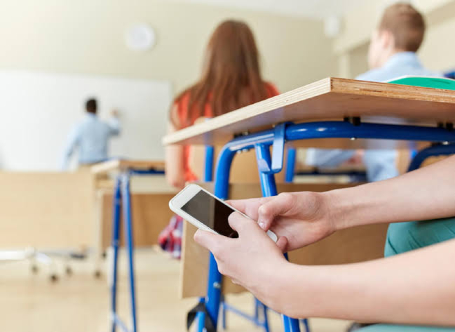Proibição do uso de celulares nas escolas é aprovada pela CCJ