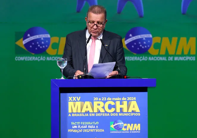 CNM encerra Marcha dos Prefeitos com entrega de carta ao governo federal