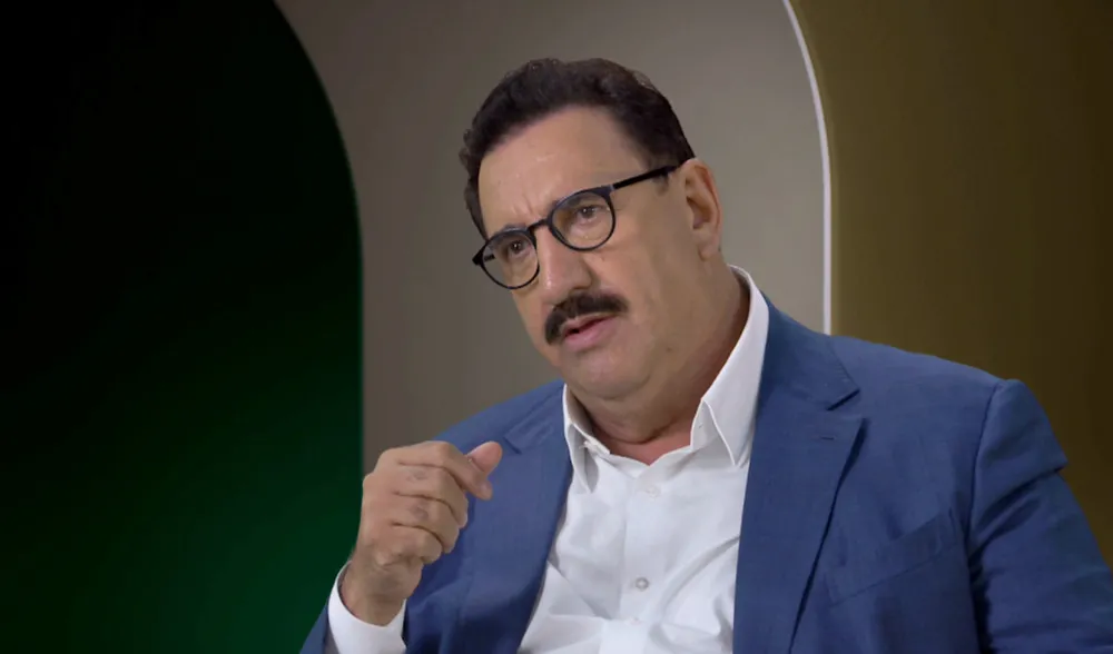 Com fortuna estimada em R$ 1 bilhão e 83 emissoras, Ratinho consegue cidadania paraguaia