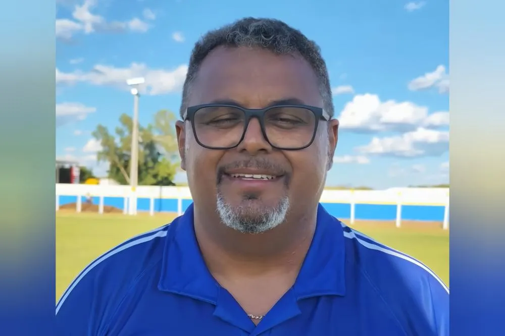 Adilson Rodrigues em entrevista durante o Campeonato Municipal de Futebol. | © Portal Midiáticoz
