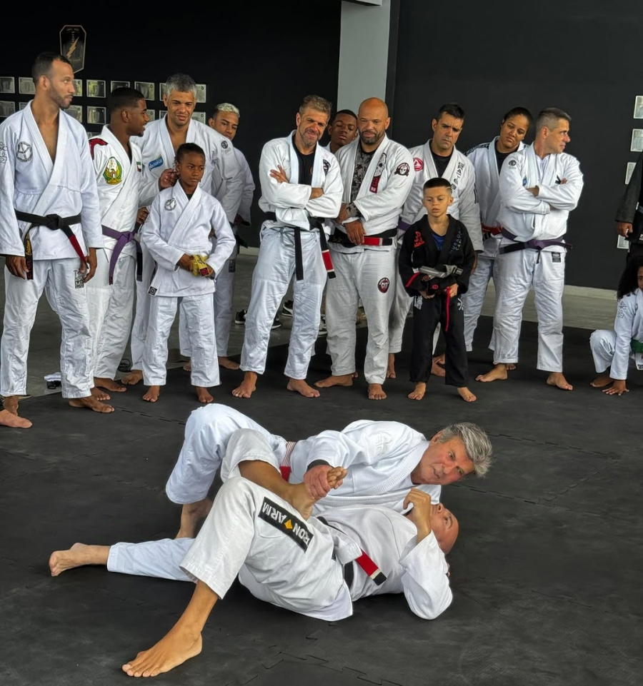 Ministro Luiz Fux dá aula de jiu-jitsu para policiais do Bope no RJ